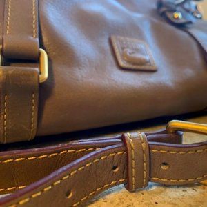 Dooney and Bourke Large Florentine satchel women’s pocketbook